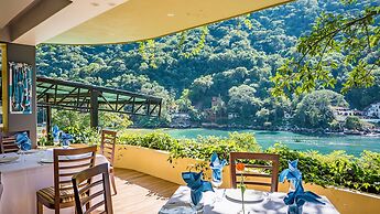 Fully Staffed, Beach Frontage Luxury Villa