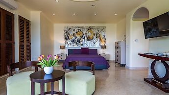 Fully Staffed, Beach Frontage Luxury Villa