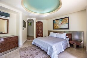 Fully Staffed, Beach Frontage Luxury Villa