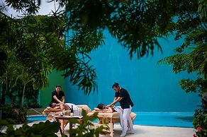 Fully Staffed, Beach Frontage Luxury Villa