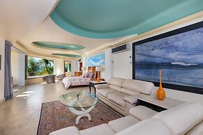 Fully Staffed, Beach Frontage Luxury Villa