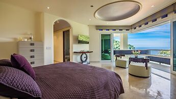 Fully Staffed, Beach Frontage Luxury Villa