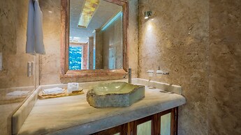 Fully Staffed, Beach Frontage Luxury Villa