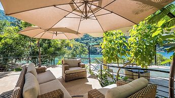 Fully Staffed, Beach Frontage Luxury Villa