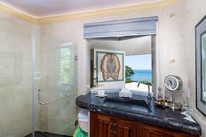 Fully Staffed, Beach Frontage Luxury Villa
