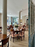 Azur Hotel