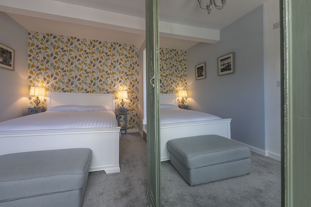 The Sleep-Inn Hare