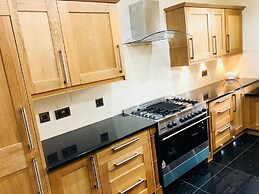 Beautiful 4-bed Villa in Glasgow