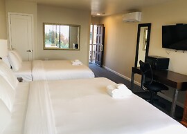 Moonlight Beach Motel