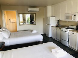 Moonlight Beach Motel