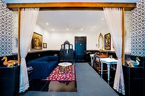 MAYFAIR Tea Resort