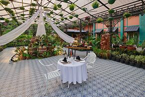 MAYFAIR Tea Resort