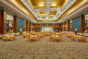 MAYFAIR Tea Resort
