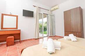 Three Stars Beach Hotel