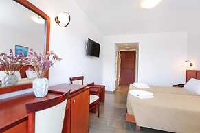 Three Stars Beach Hotel