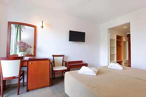 Three Stars Beach Hotel