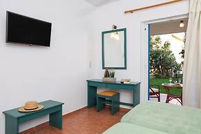 Three Stars Beach Hotel