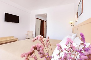 Three Stars Beach Hotel