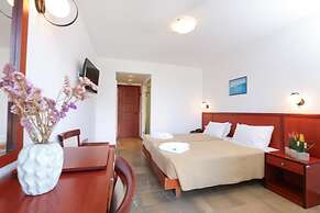 Three Stars Beach Hotel