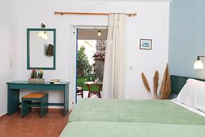 Three Stars Beach Hotel