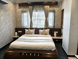 H n M The Boutique Hotel