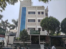H n M The Boutique Hotel
