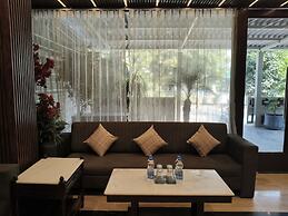 H n M The Boutique Hotel