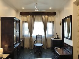 H n M The Boutique Hotel