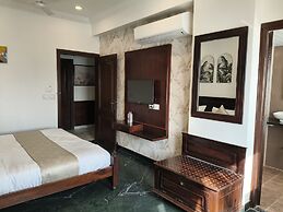 H n M The Boutique Hotel