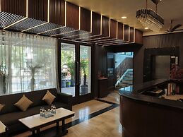 H n M The Boutique Hotel