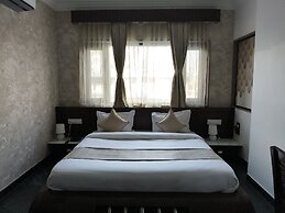 H n M The Boutique Hotel