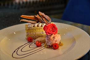 Apogee Boutique Hotel & Spa