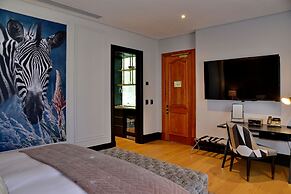 Apogee Boutique Hotel & Spa