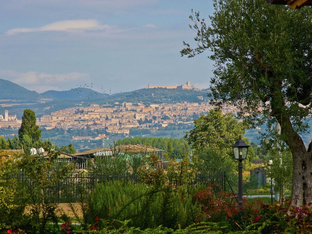 Villa in Cannara With Assisi Views