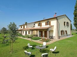 Villa in Cannara With Assisi Views