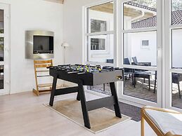 8 Person Holiday Home in Hojslev