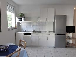 Seaside Apartment in Mandre