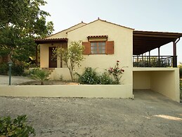Gorgeous Villa in Adele With Pool and Lovely Garden