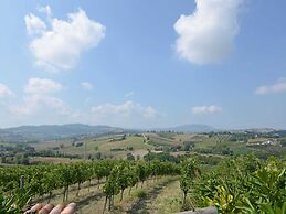 Apartment Amidst Vineyards & Blue Skies