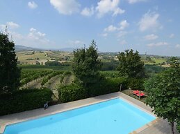 Apartment Amidst Vineyards & Blue Skies