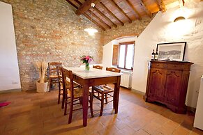 Tuscan Cottage With 2 Pools