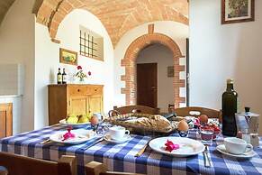 Tuscan Cottage With 2 Pools