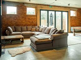 Holiday Home in Moorslede With Pool and Jacuzzi