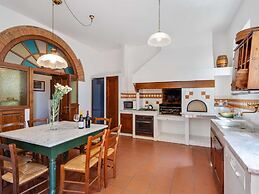 Poolside Leisure in Empoli Hideaway