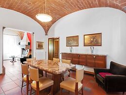 Poolside Leisure in Empoli Hideaway