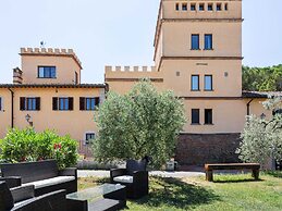 Poolside Leisure in Empoli Hideaway