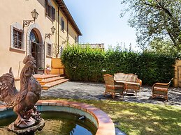 Poolside Leisure in Empoli Hideaway
