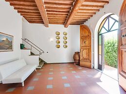 Poolside Leisure in Empoli Hideaway