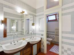 Poolside Leisure in Empoli Hideaway