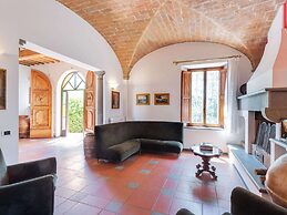 Poolside Leisure in Empoli Hideaway